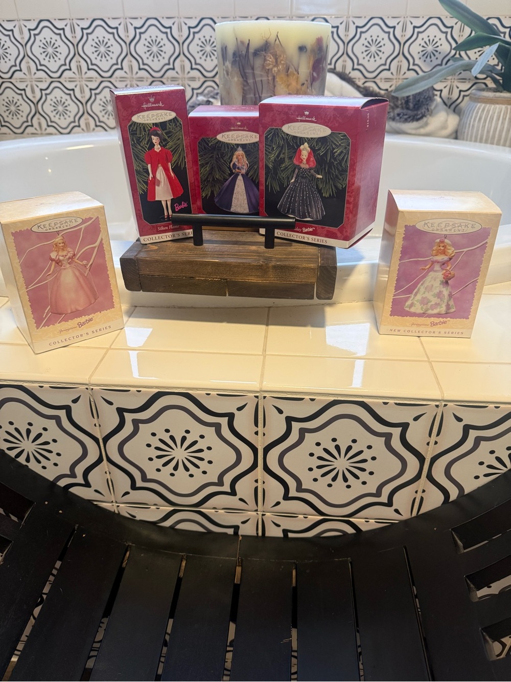 Hallmark Barbie Ornament Collection - Pink and Red Boxes